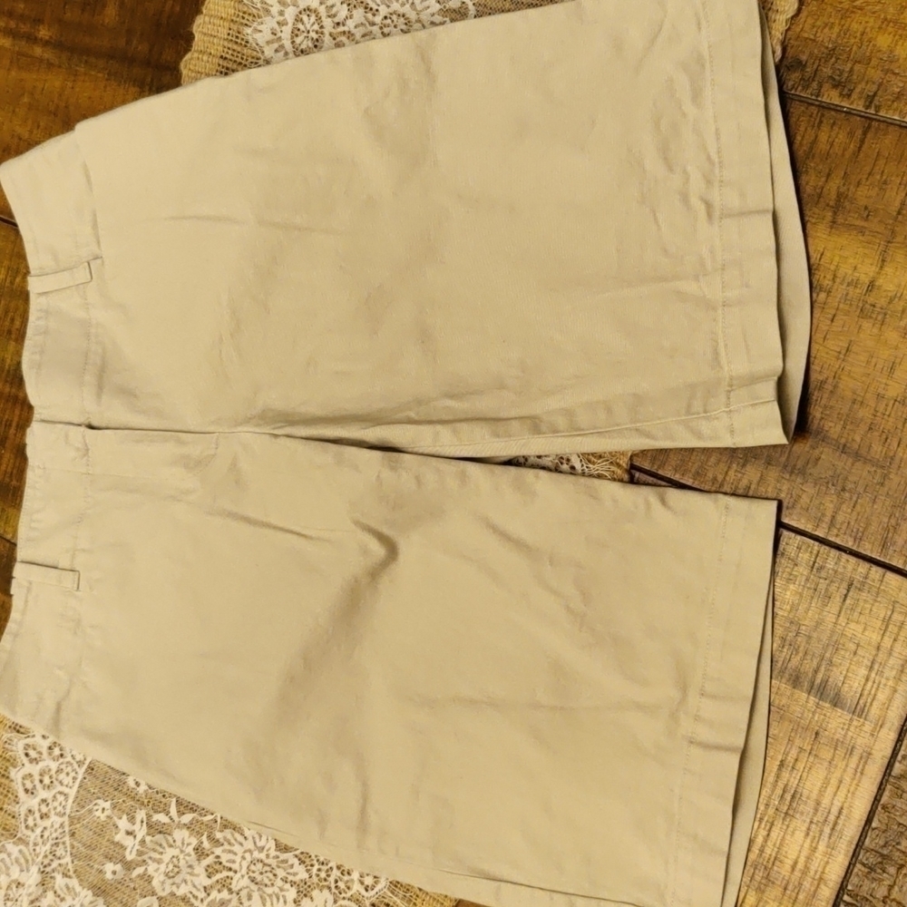 𝅺TALBOTS Tan Bermuda Shorts, Size 4, Slight Stretch, Great Condition waist 30